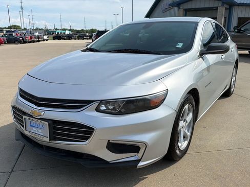 Used 2018 Chevrolet Malibu LS FWD image 2
