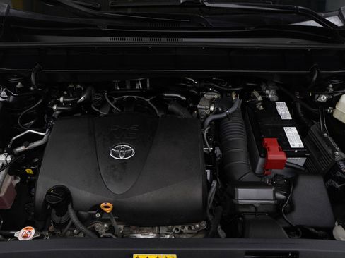 Used 2020 Toyota Highlander XLE image 33