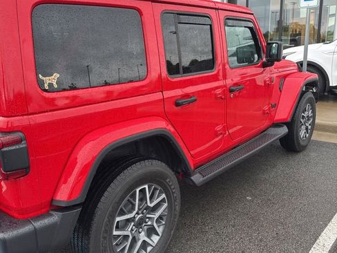 Used 2025 Jeep Wrangler Sahara AWD/4WD image 6