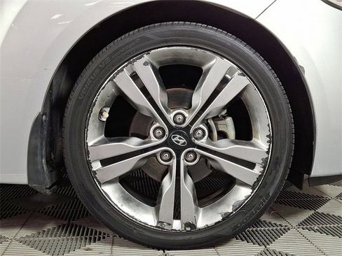 Used 2017 Hyundai Veloster Value Edition image 11