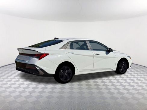 New 2026 Hyundai Elantra SEL Sport Premium FWD image 8