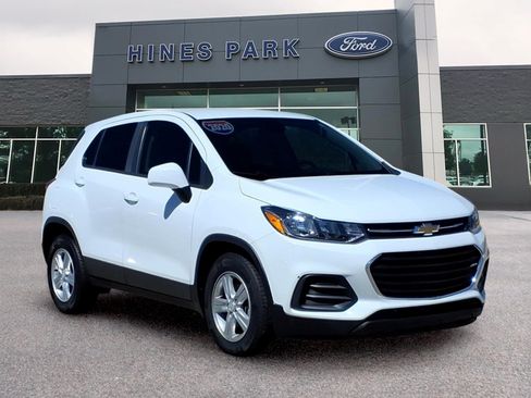 Used 2020 Chevrolet Trax LS w/ Tint and Cruise Package FWD image 1