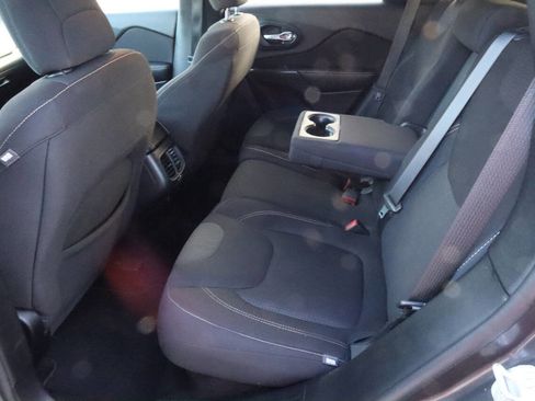 Used 2016 Jeep Cherokee Latitude w/ Comfort & Sound Group image 6