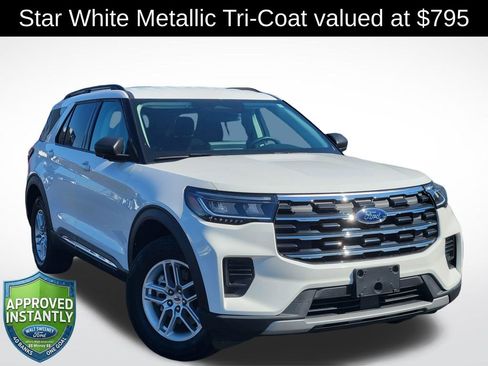 Used 2025 Ford Explorer Active AWD/4WD image 1