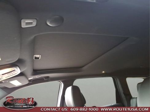 Used 2022 Jeep Grand Cherokee Laredo X AWD/4WD image 36