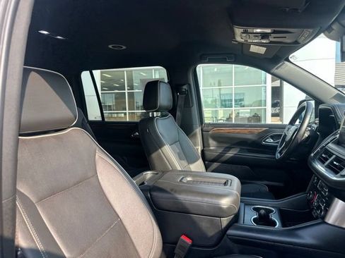 Used 2023 Chevrolet Suburban Premier AWD/4WD image 9
