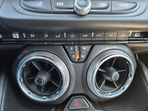 Used 2018 Chevrolet Camaro SS image 17