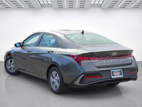 New 2026 Hyundai Elantra SE FWD image 6