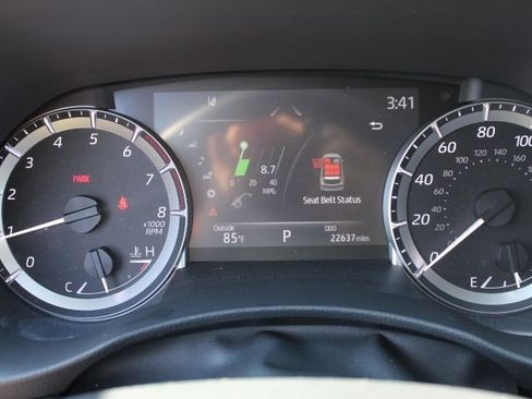 Used 2023 Toyota Highlander XLE AWD/4WD image 12