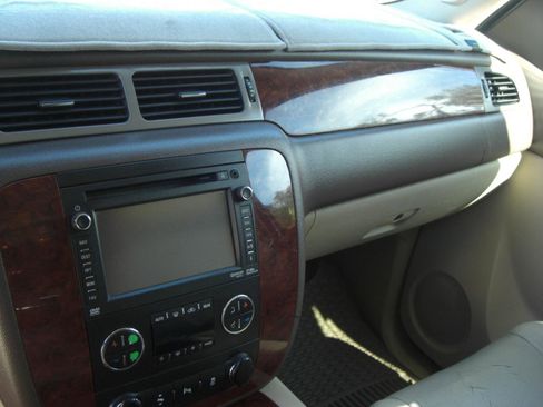 Used 2013 Chevrolet Tahoe LTZ image 9