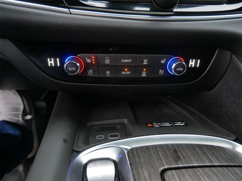 Used 2024 Buick Enclave Avenir w/ Avenir Technology Package image 18