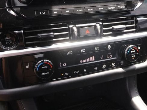 Certified 2025 Nissan Pathfinder SL w/ SL Premium Package FWD image 20