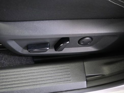 Used 2024 Nissan Rogue SV image 23