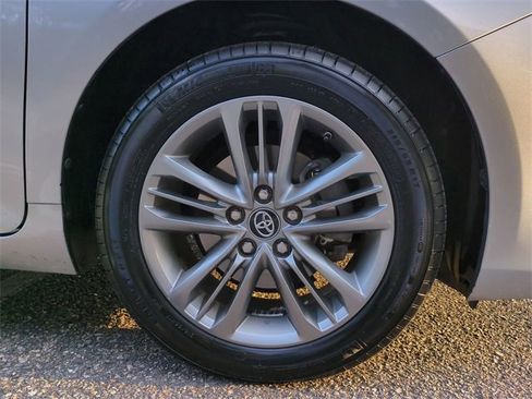 Used 2017 Toyota Camry SE image 11
