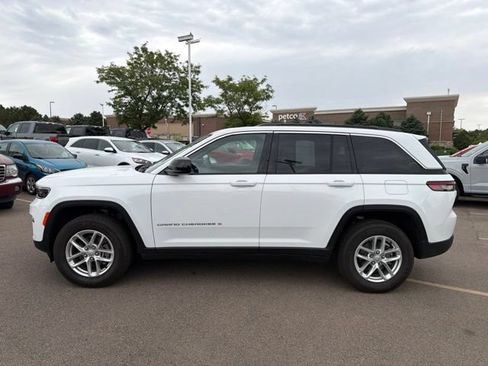 Used 2025 Jeep Grand Cherokee Laredo X w/ Luxury Tech Group I AWD/4WD image 2