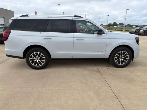 Used 2025 Ford Expedition Platinum AWD/4WD image 2