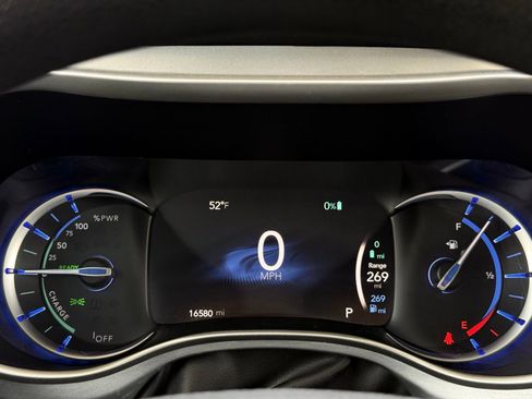 Used 2018 Chrysler Pacifica Touring Plus FWD image 37