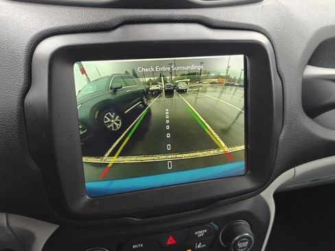 Used 2022 Jeep Renegade Latitude image 12