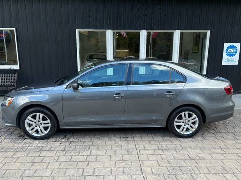 Used 2017 Volkswagen Jetta S image 2