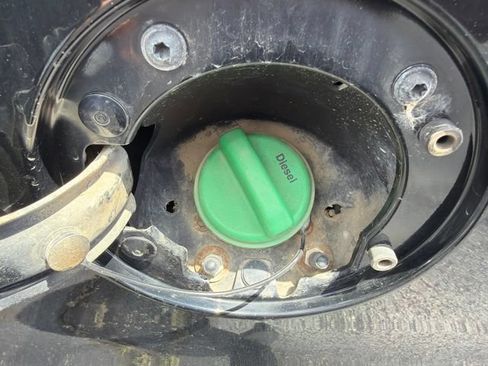 Used 2016 GMC Sierra 2500 Denali w/ Duramax Plus Package AWD/4WD image 11