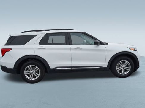 Used 2023 Ford Explorer XLT w/ Equipment Group 202A image 9