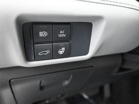 Used 2021 Toyota Highlander Limited image 23