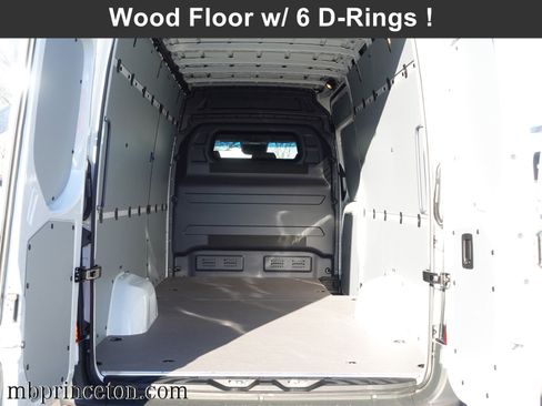 Used 2024 Mercedes-Benz Sprinter 2500 image 10