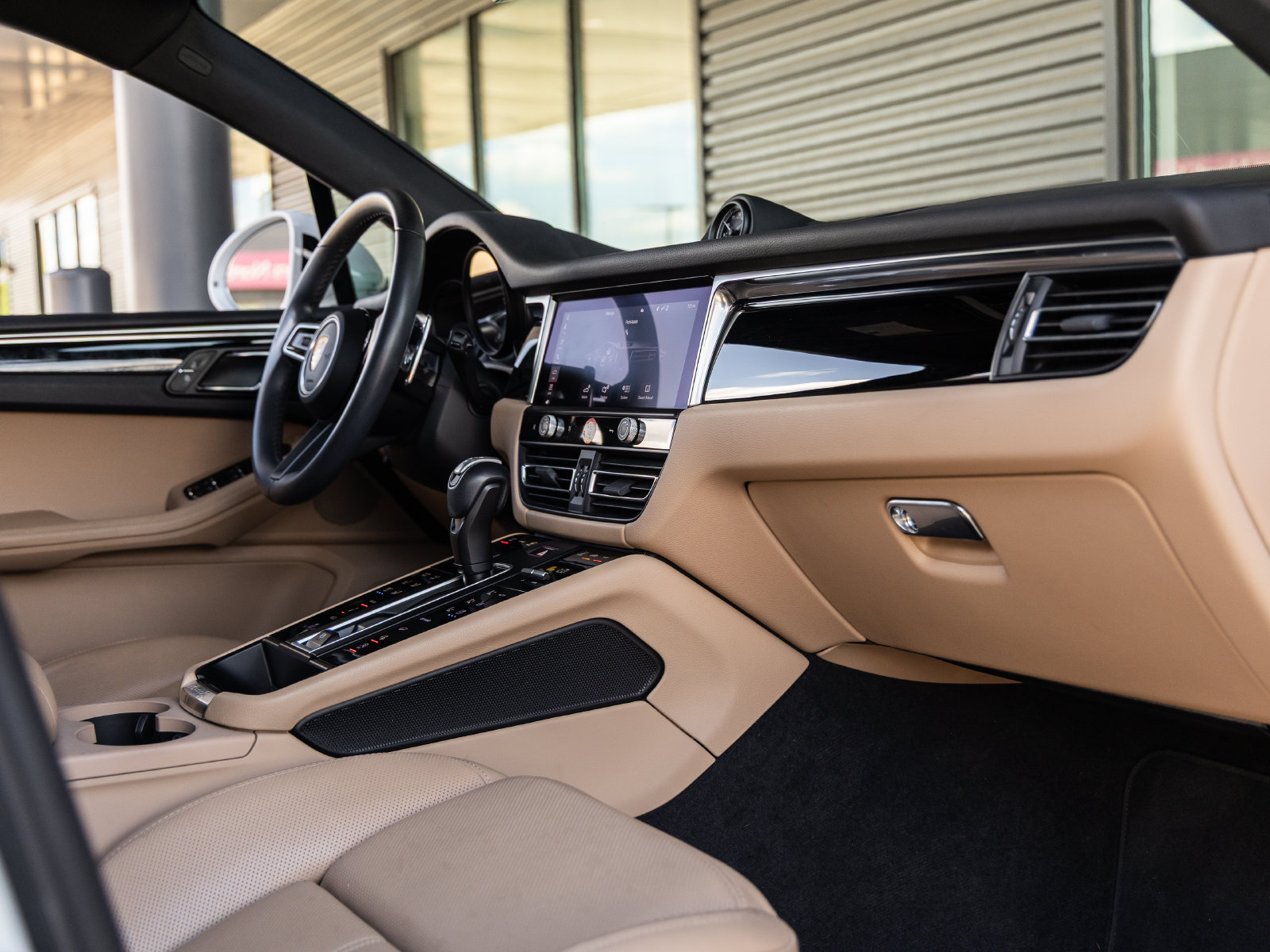 Certified 2024 Porsche Macan AWD/4WD image 48