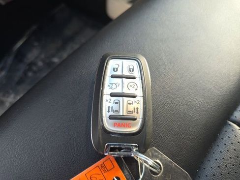 Used 2024 Chrysler Pacifica Touring-L image 29