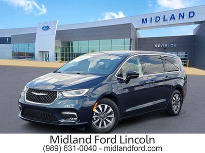 Used 2024 Chrysler Pacifica Limited