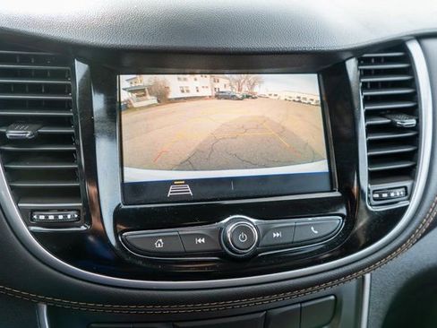 Used 2022 Chevrolet Trax LT w/ LT Convenience Package AWD/4WD image 26