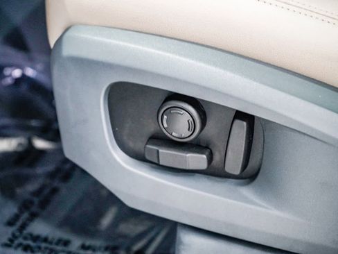 Used 2022 Land Rover Defender 110 SE image 20