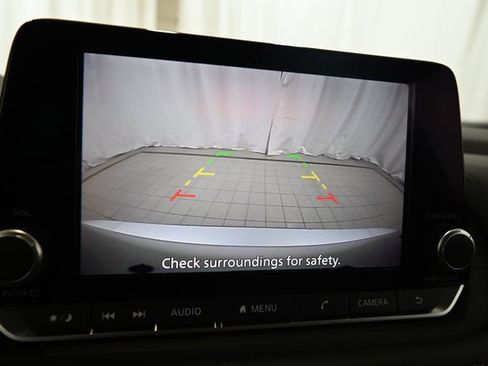 Used 2024 Nissan Rogue SV image 6