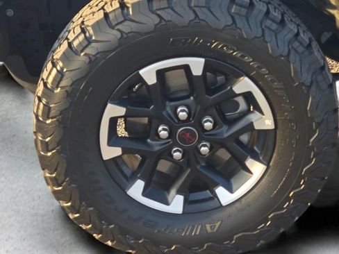 Used 2025 Jeep Wrangler Unlimited Rubicon image 8