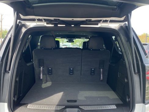 Used 2025 Chevrolet Suburban Z71 image 24