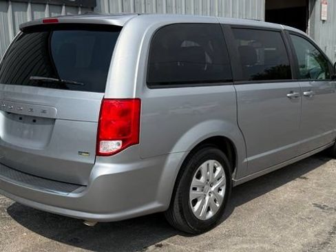 Used 2018 Dodge Grand Caravan SE w/ UConnect Hands-Free Group FWD image 7