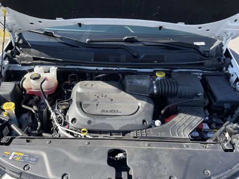 Used 2024 Chrysler Pacifica Limited image 34