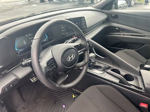 Used 2025 Hyundai Elantra Sport image 10