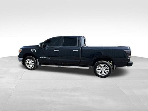 Used 2017 Nissan Titan SL AWD/4WD image 4