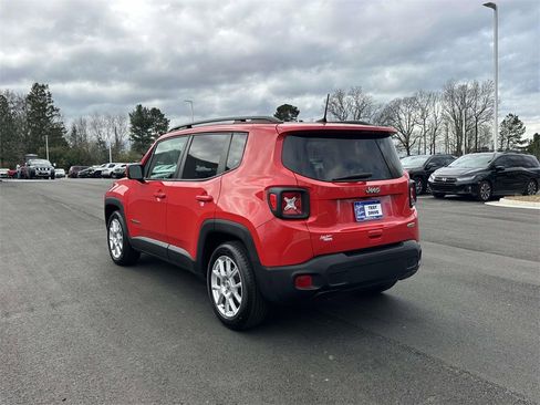Used 2020 Jeep Renegade Latitude w/ UConnect 8.4 Nav Group image 24