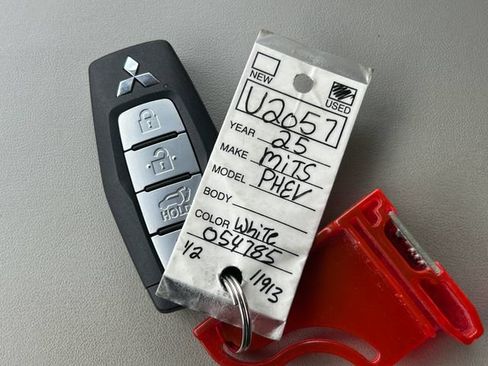 Used 2025 Mitsubishi Outlander 4WD Plug-In Hybrid image 18