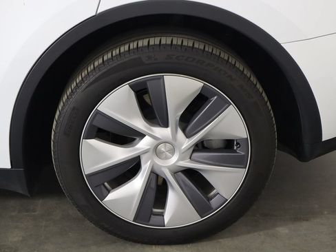 Used 2024 Tesla Model Y Long Range AWD/4WD image 42