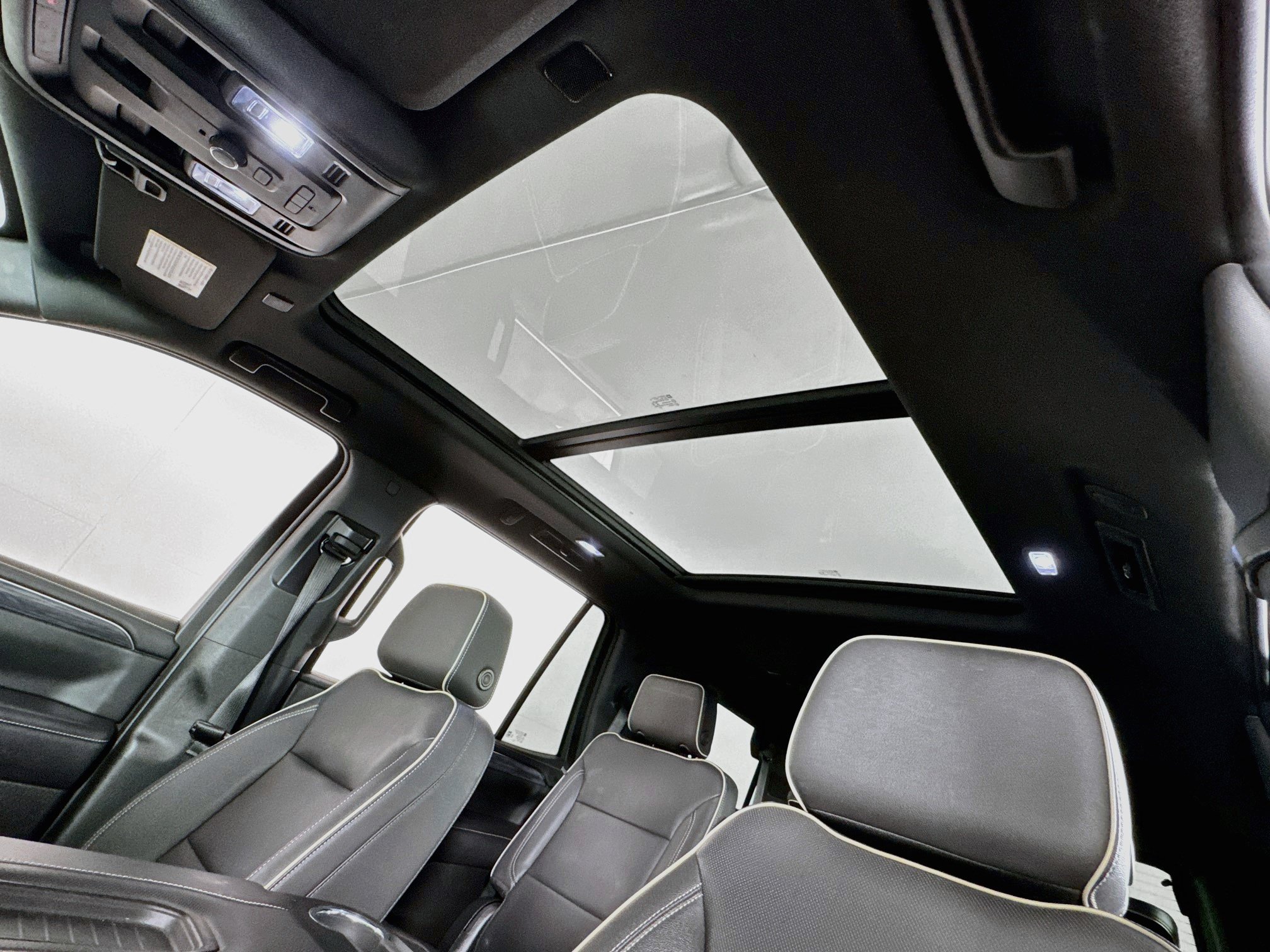 Used 2023 GMC Yukon SLT AWD/4WD image 14