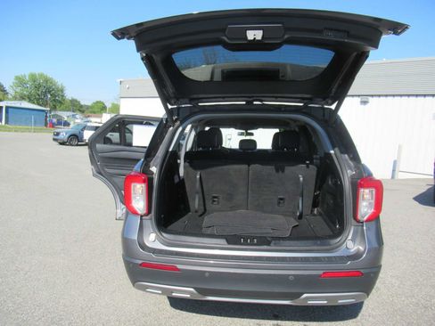 Used 2022 Ford Explorer XLT w/ Equipment Group 202A image 18