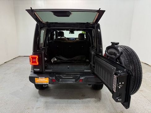 Certified 2025 Jeep Wrangler Unlimited Sahara AWD/4WD image 9