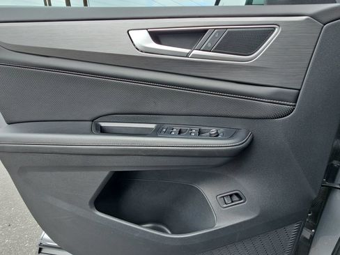 Certified 2024 Volkswagen Atlas Cross Sport SE FWD image 26