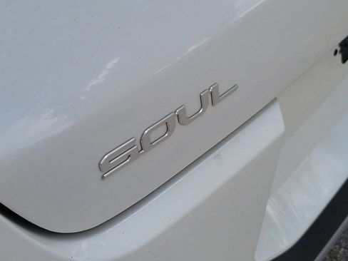 Used 2025 Kia Soul LX w/ LX Technology Package FWD image 6