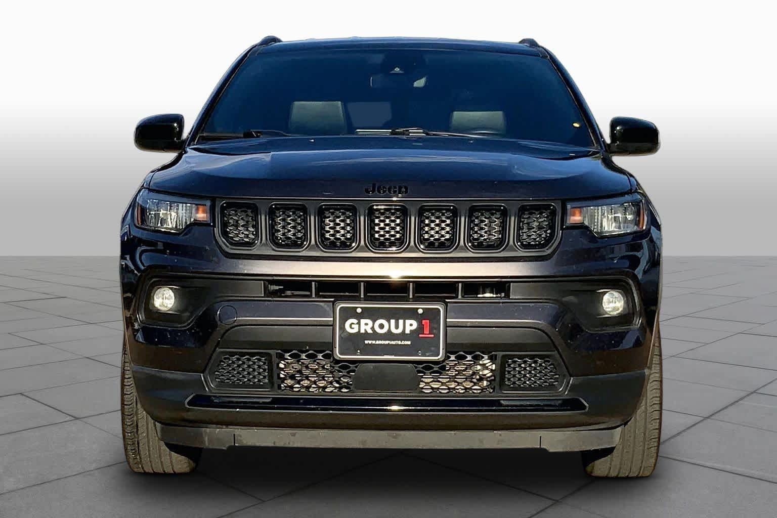 Used 2023 Jeep Compass Latitude AWD/4WD image 4
