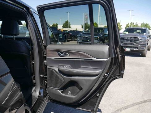 New 2025 Jeep Grand Cherokee Limited image 22