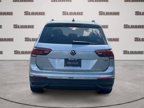 Used 2024 Volkswagen Tiguan SE w/ Panoramic Sunroof Package AWD/4WD image 4